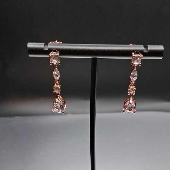 Girls Rose Gold Necklace, Bracelet, And Earrings‎ Set - Picture 4 of 6